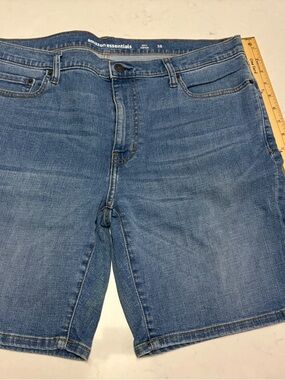 A-002 Amazon Essentials Men’s Medium Blue Denim Jean Shorts